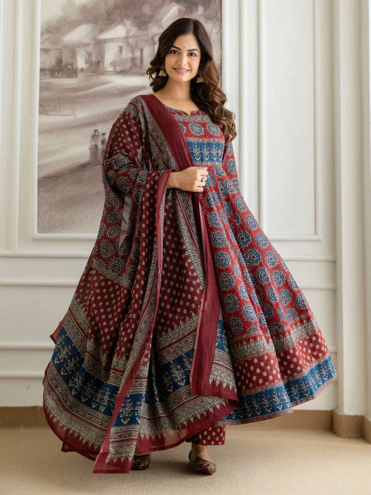 Maroon Printed Round Neck Tiered Pure Cotton Anarkali Kurta With Trousers & Dupatta - Image 2